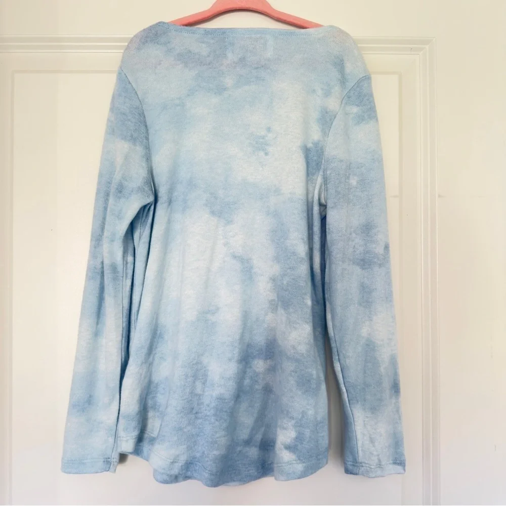 NWT Old Navy Girl’s Light Blue Cloudy Sweatshirt Small